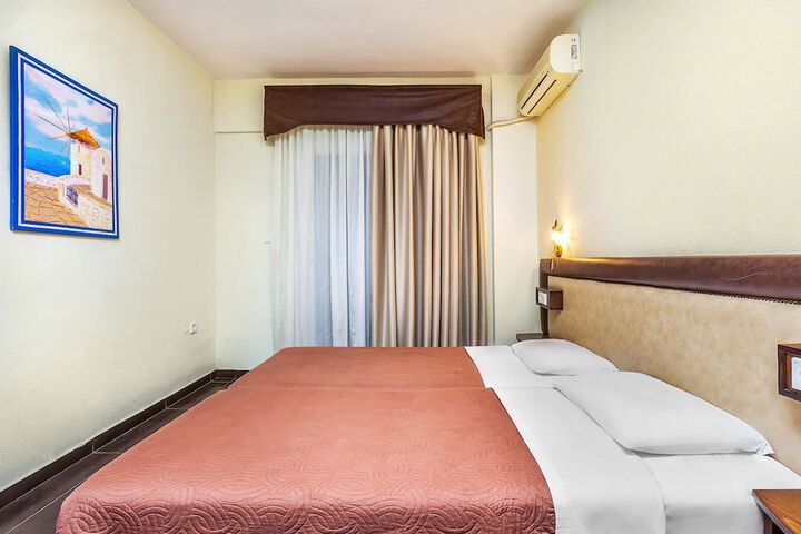 Room 12 of 48