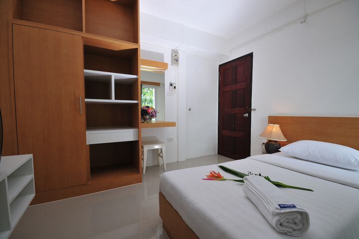 Room 17 of 40