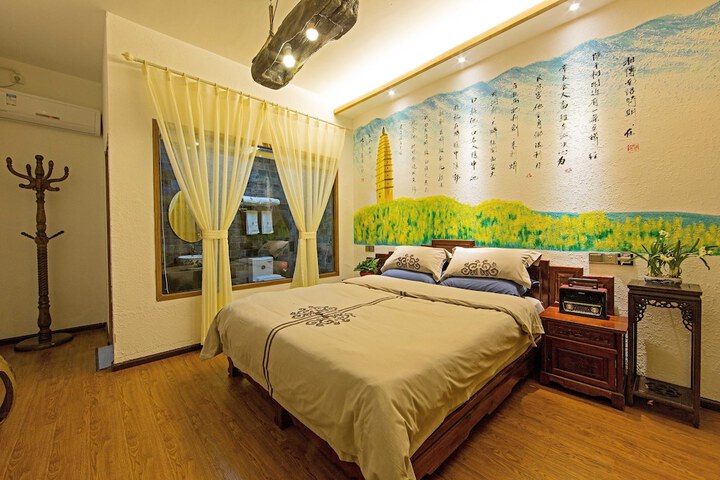 Room 15 of 108