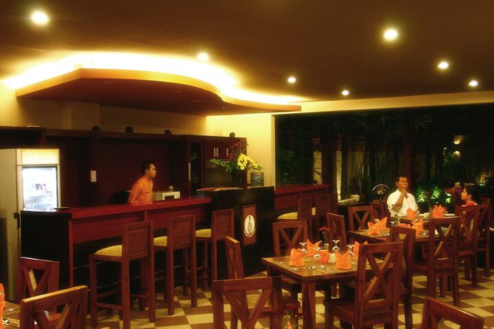 Dining 35 of 43