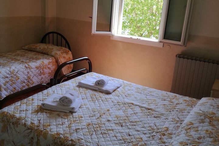 Room 2 of 38
