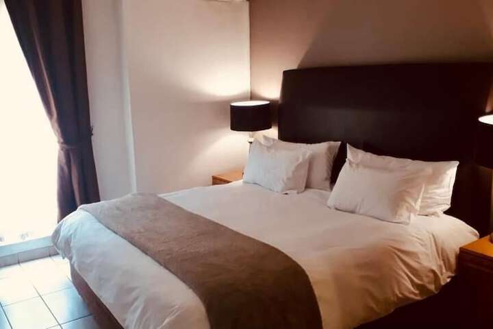 Room 10 of 42