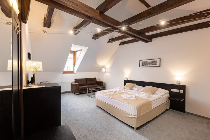 Room 28 of 74