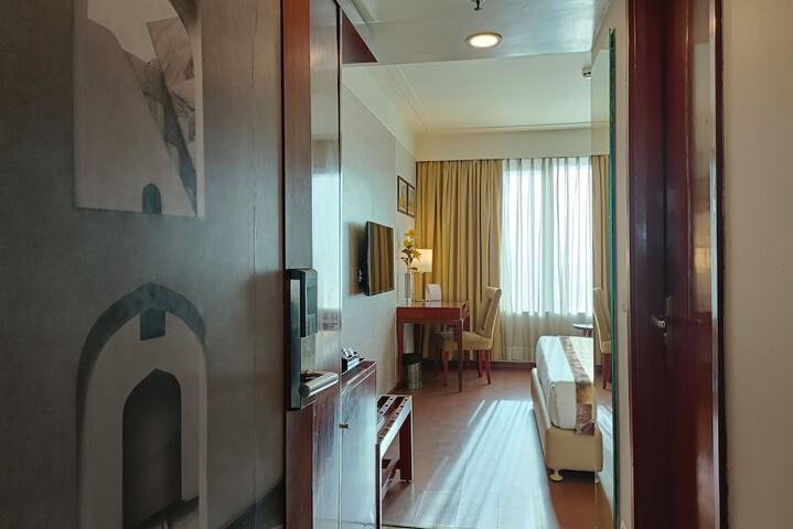 Room 16 of 66