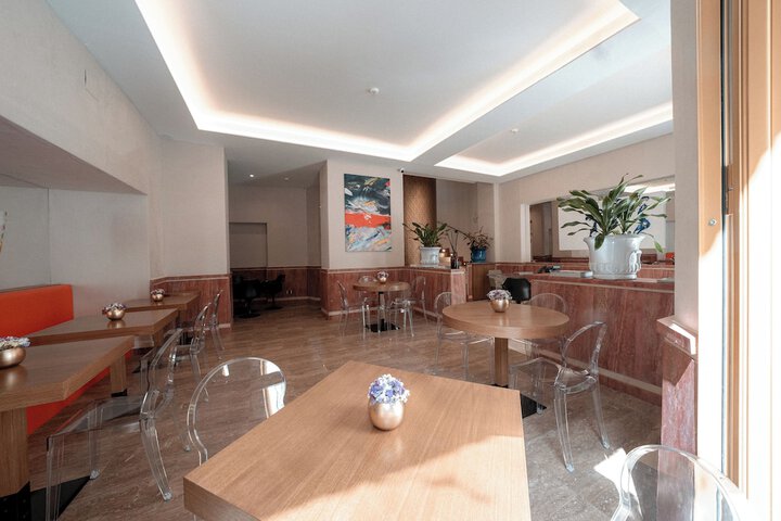 Lounge 180 of 197