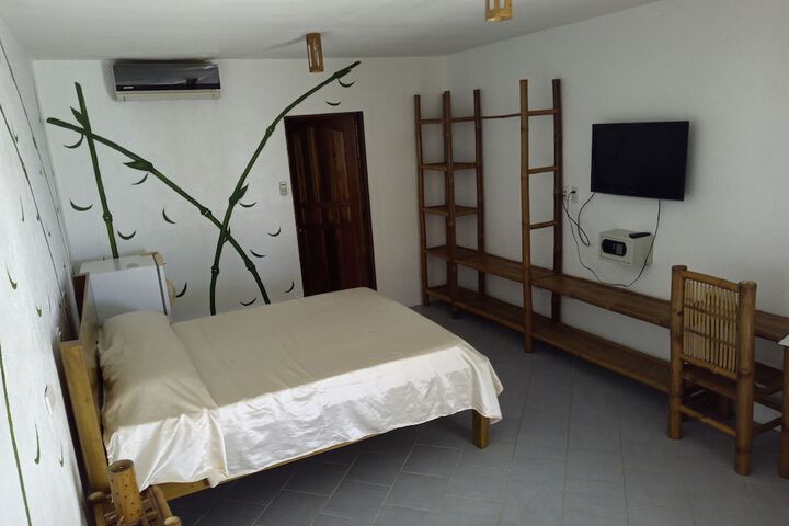 Room 8 of 83
