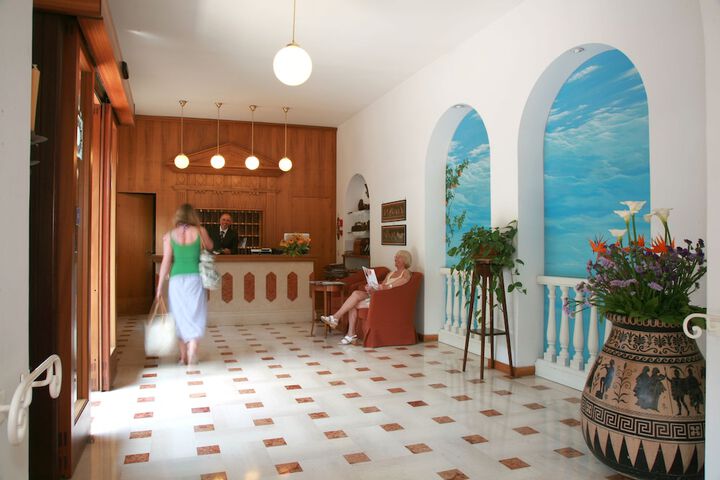 Guest Lobby