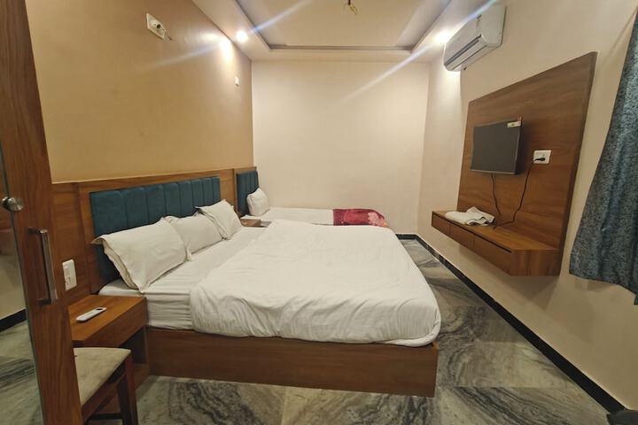 Room 9 of 21