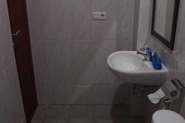Room 15 of 26
