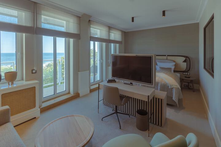 Room 4 of 49