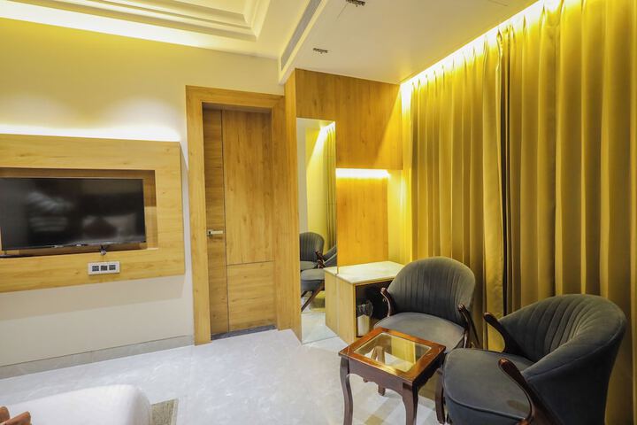 Room 8 of 40