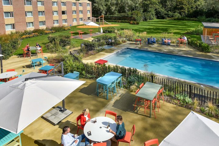 Pool Hotel
