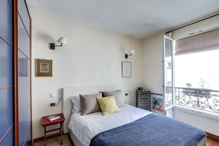 Room 2 of 9