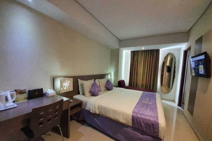 Room 4 of 12