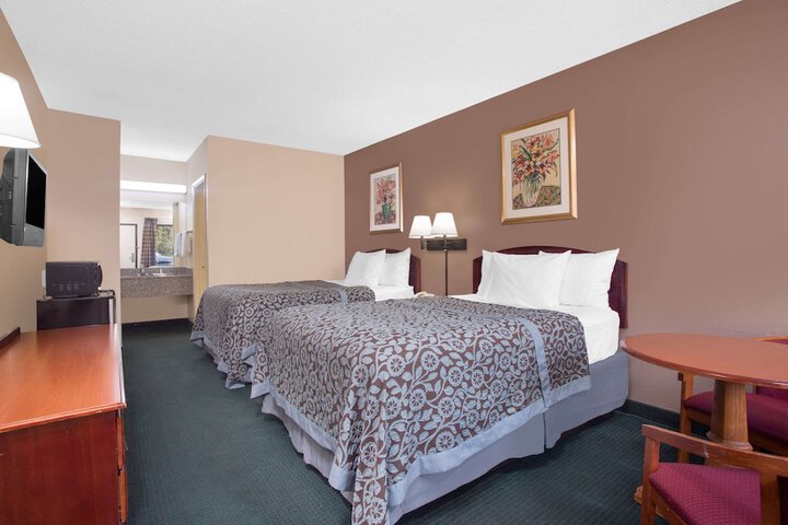 2 Double Beds (2 of 5)
