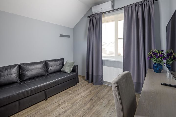 Room 9 of 24
