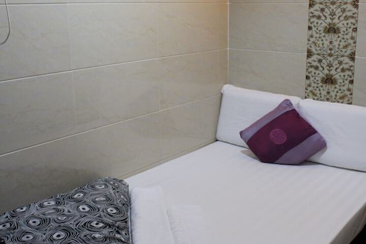 Room 12 of 42