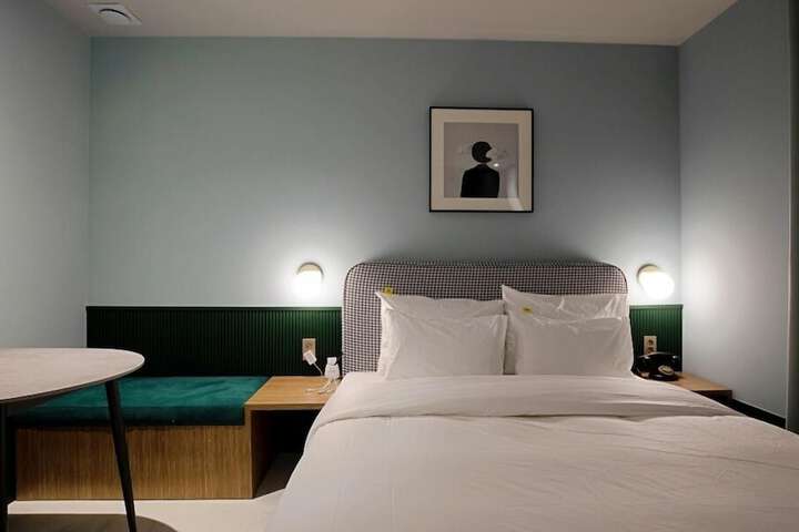 Room 22 of 74