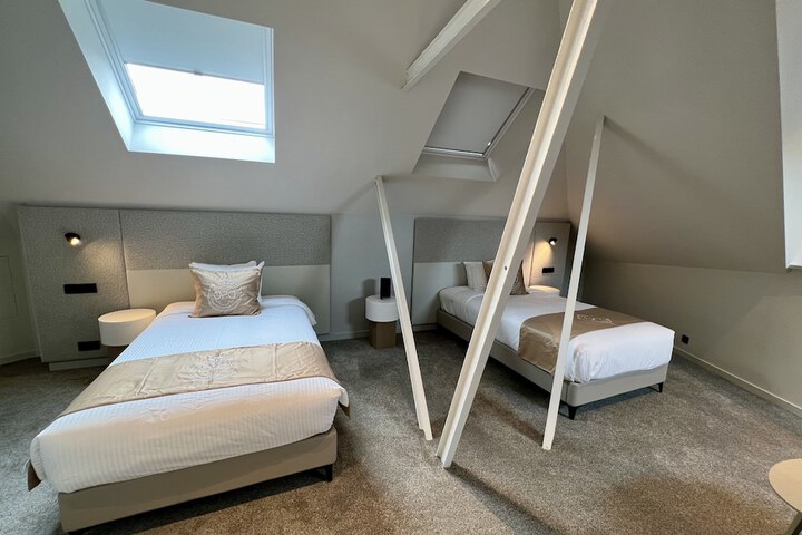 Room 17 of 105