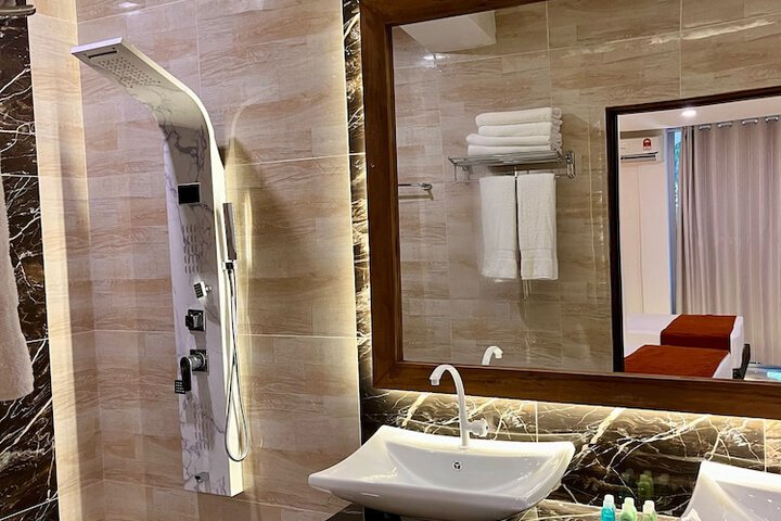 Room 15 of 28