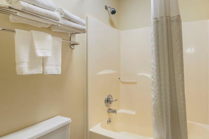 1 Double Bed Accessible (13 of 18)