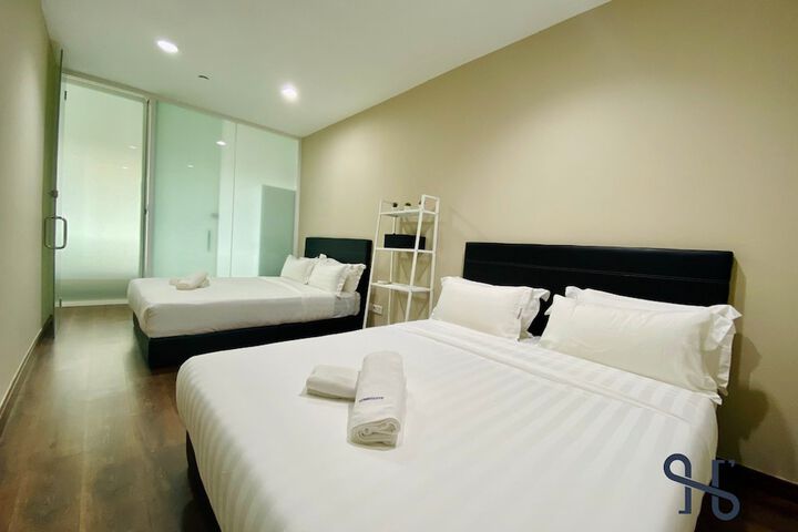 Room 8 of 326