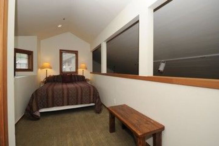 Room 17 of 32