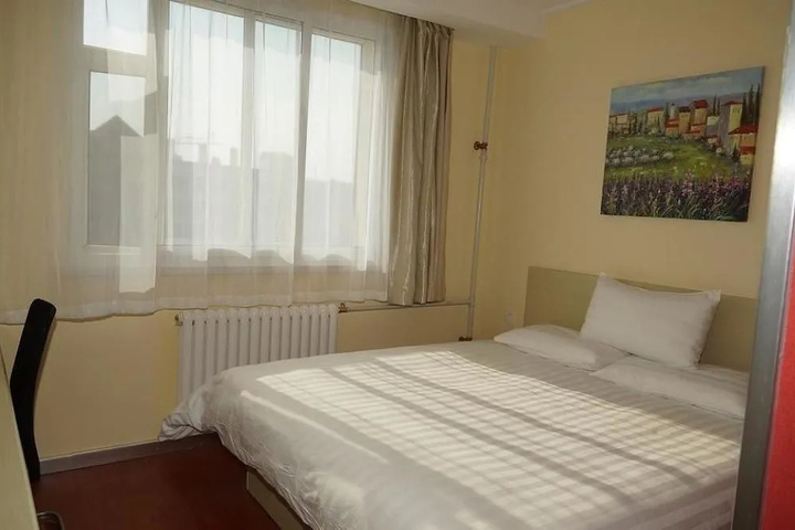 Room 7 of 9