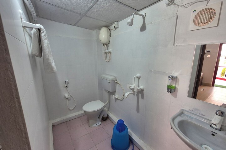 Room 12 of 31