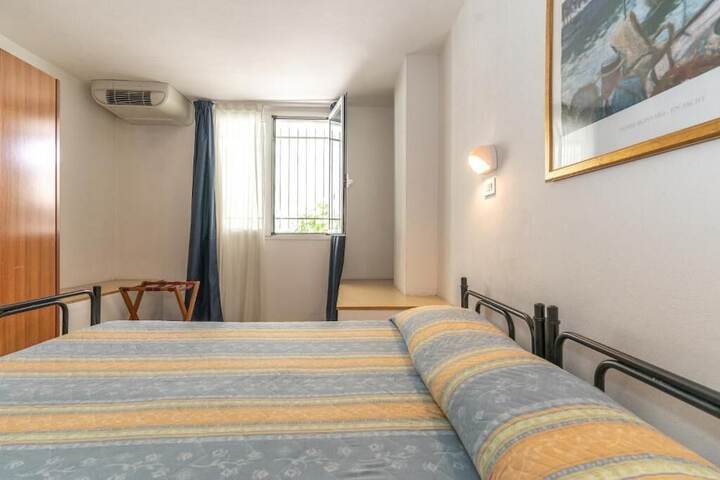 Room 3 of 41