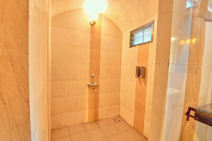 Room 48 of 74