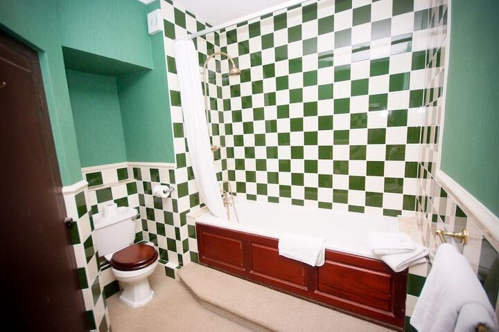 Room 30 of 93