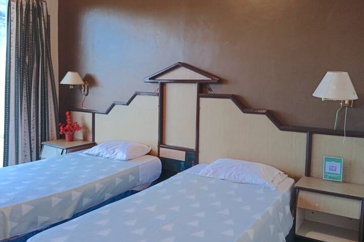 Room 17 of 36
