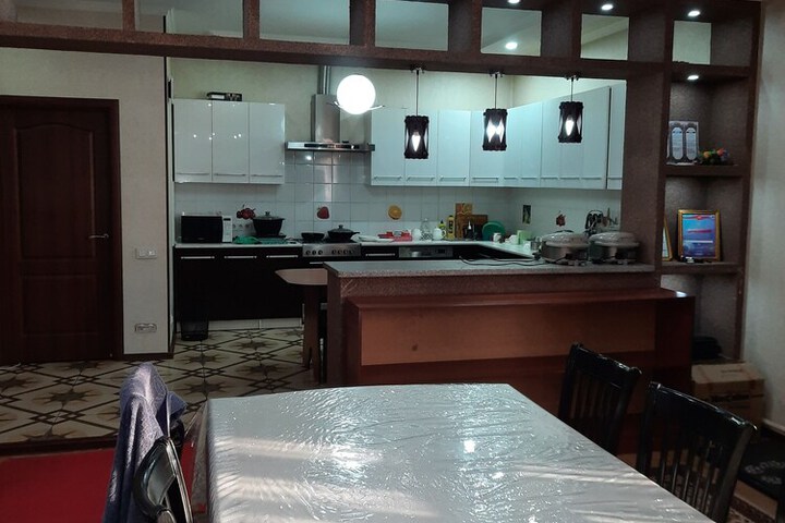 Dining 4 of 8
