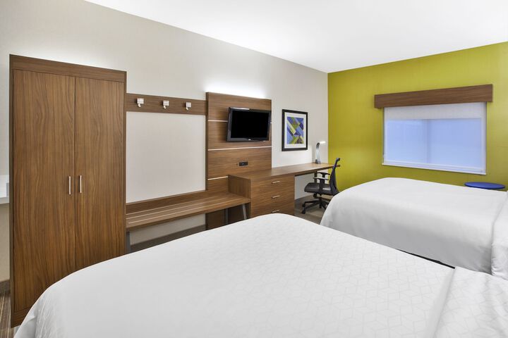 2 Queen Beds (2 of 23)