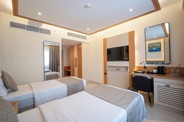 Room 6 of 42