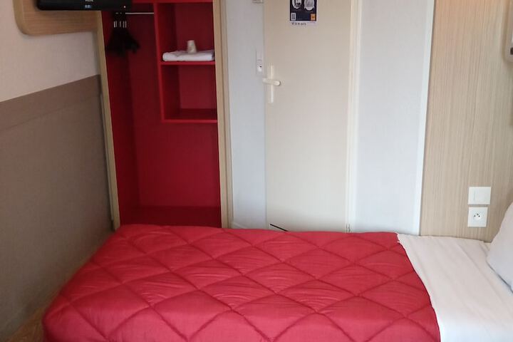 Room 6 of 72