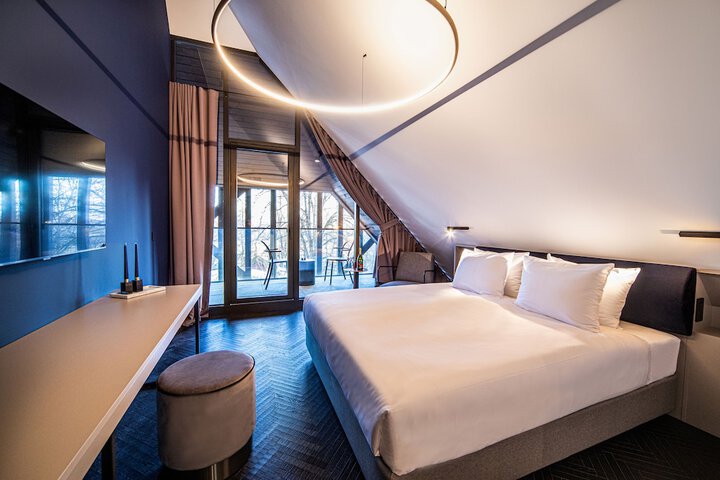 Room 6 of 42