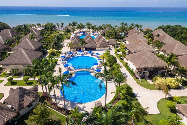Hotel with Pool
