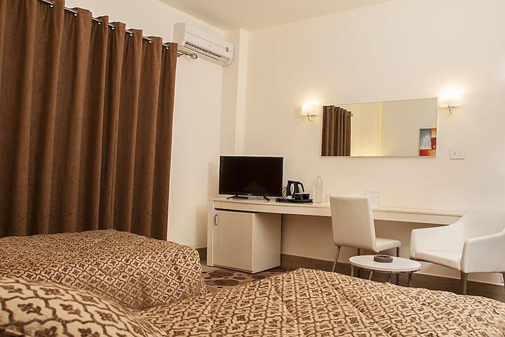 Room 12 of 32