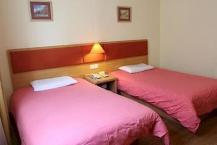 Room 16 of 29