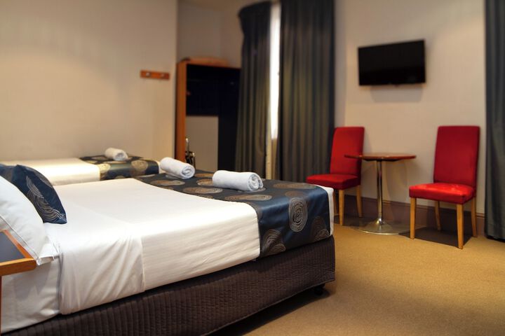 Room 4 of 34