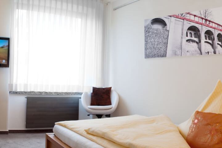 Room 32 of 49
