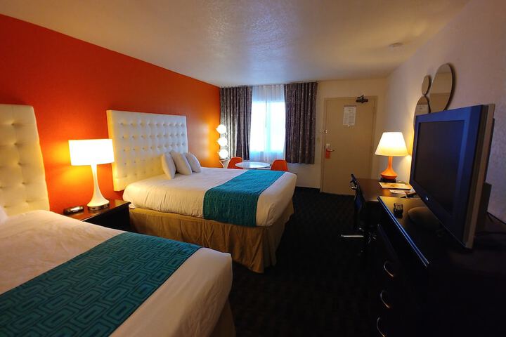 Double Accessible Queen Size Bed (5 of 11)