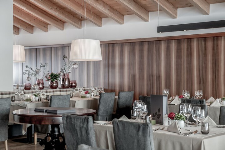 Dining 77 of 91