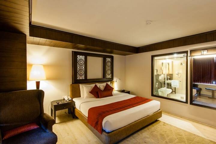 Room 13 of 84