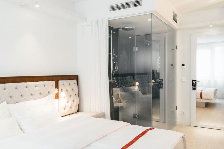 Room 26 of 113