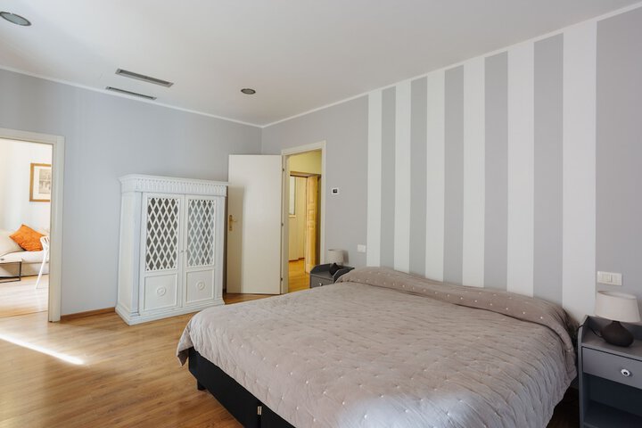 Room 44 of 179