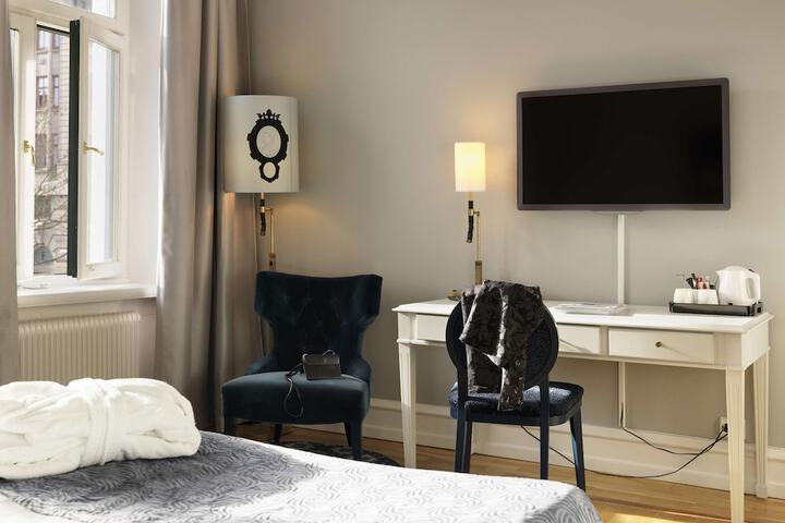 Room 33 of 60