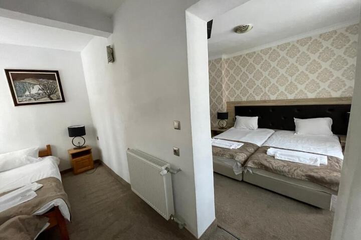 Room 6 of 37